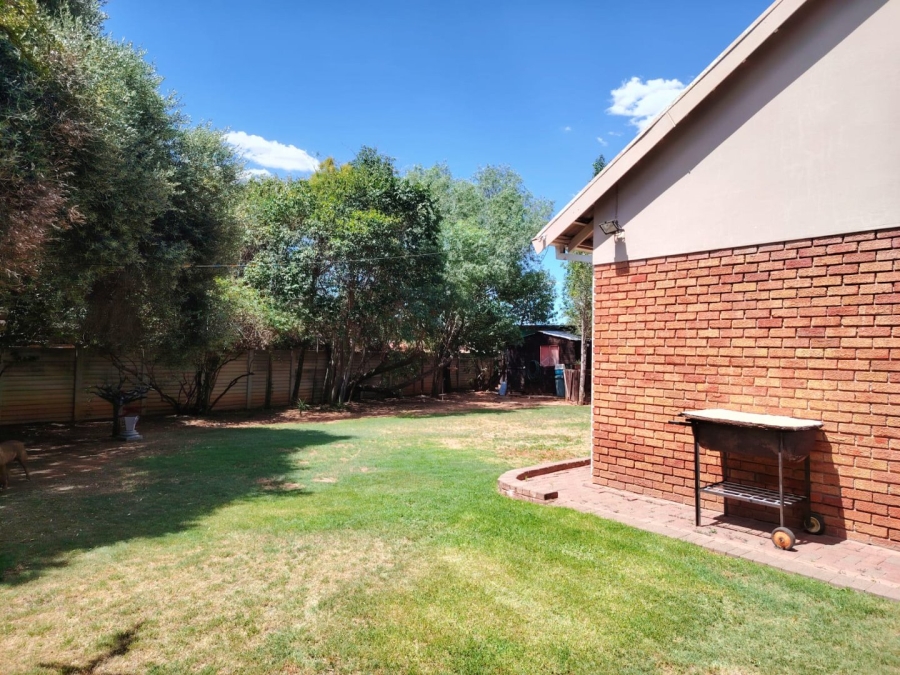 2 Bedroom Property for Sale in Pellissier Free State